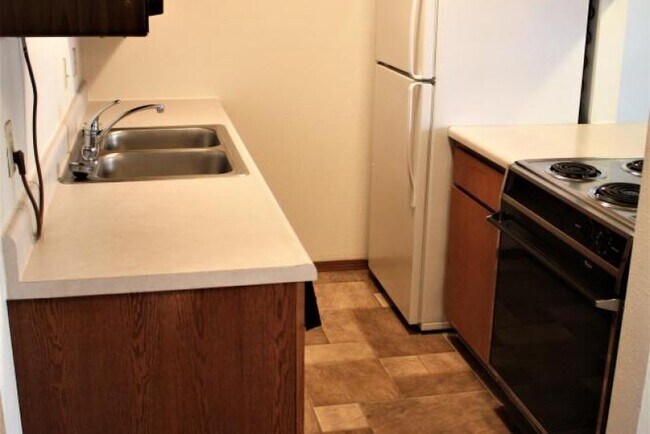 Building Photo - Shannon Plaza Apartments