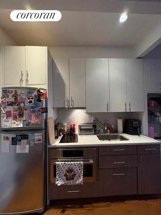 Building Photo - 212 W 91st St