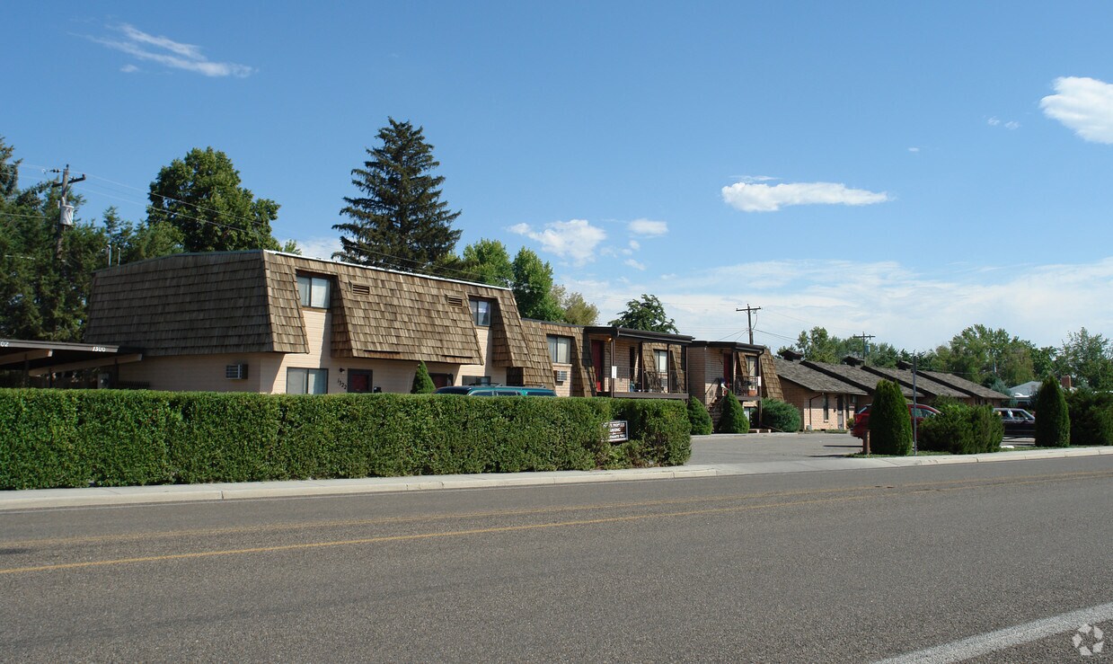 Primary Photo - 1300-1322 NW 8th St
