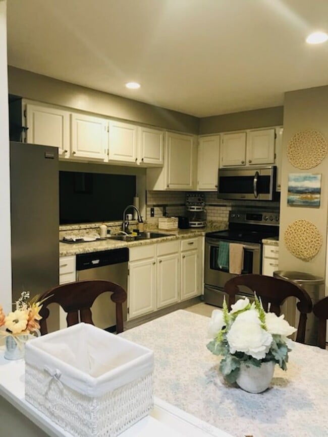 Foto del edificio - Charming 3-Bedroom Townhome in Hampton, VA ?