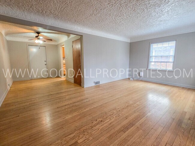 Foto del edificio - 3 bedroom brick home in the Waveland park area