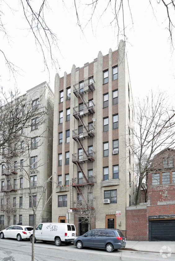 Primary Photo - 171 E Mosholu N