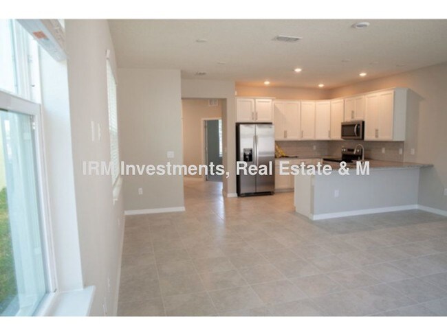 Building Photo - 3 bedroom2.5 bath townhome 2 car garage