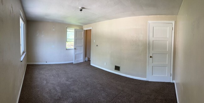 Building Photo - 2 Bedroom House in Stanton Heights