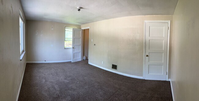 Foto del edificio - 2 Bedroom House in Stanton Heights