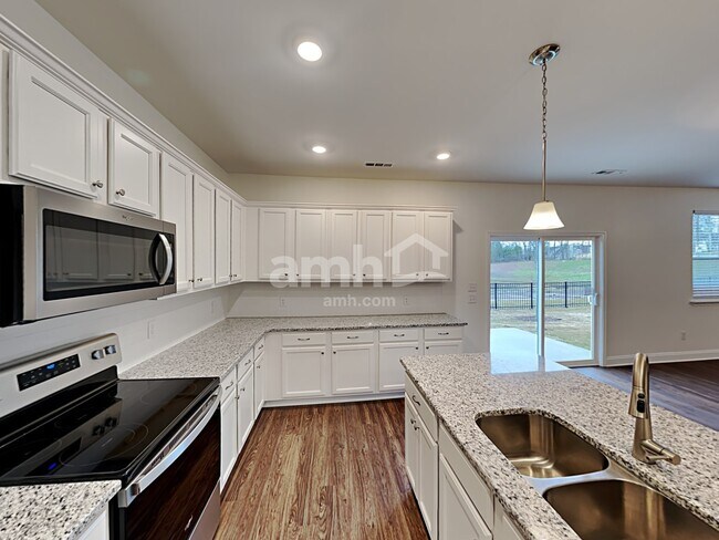 Foto del edificio - 1357 Lomond Dr