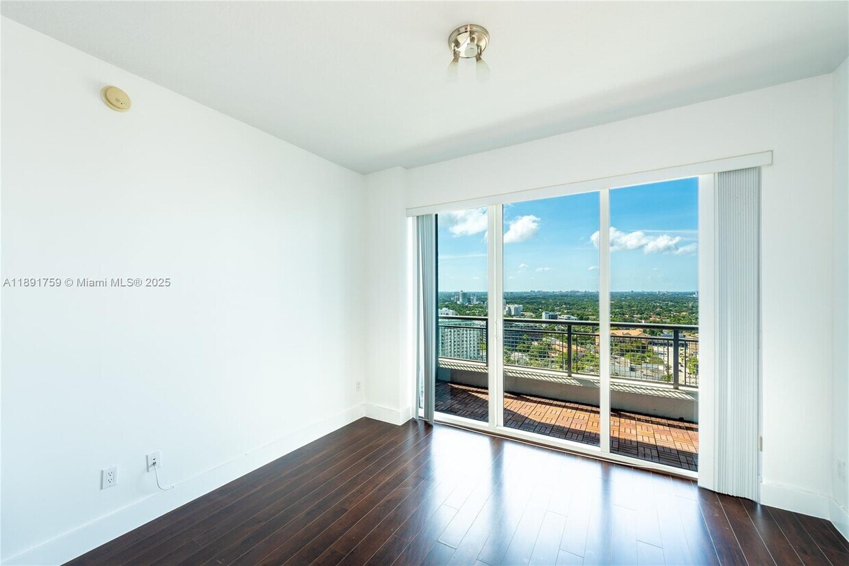 Foto principal - 60 SW 13th St