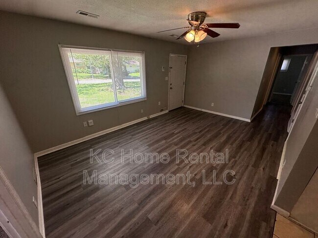 Foto del edificio - 7707 E 113th St