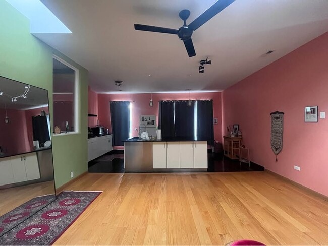 Foto del edificio - 5449 N Broadway St