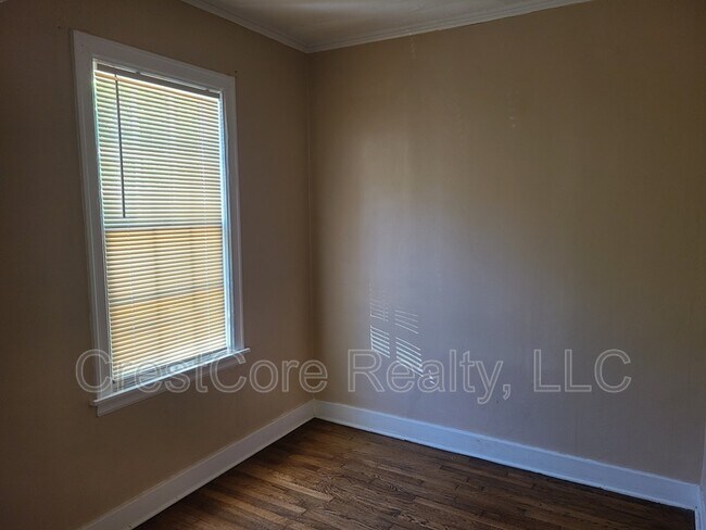 Building Photo - 3604 Bowen Ave