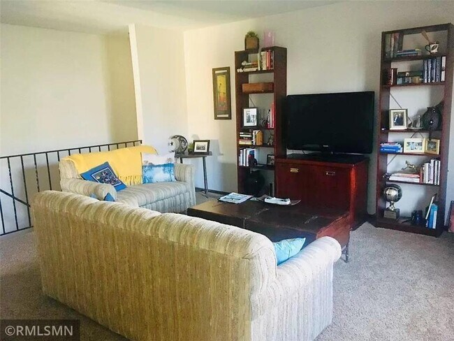 Building Photo - 1074 Regency Dr
