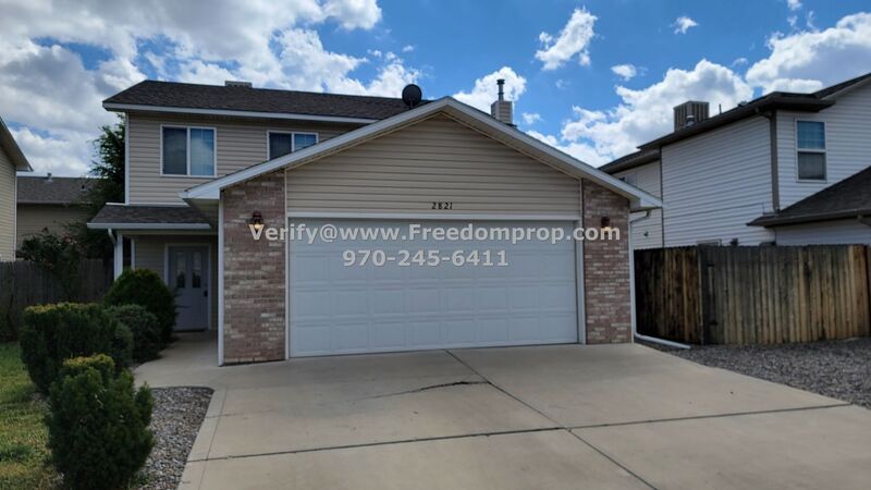 Foto principal - 2821 Village Park Dr