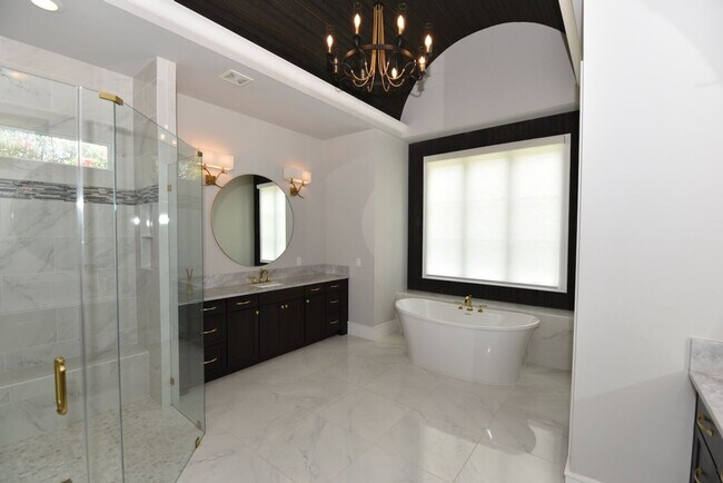 Building Photo - Exquisite Home in popular Budleigh Location!