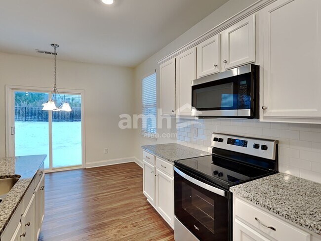 Foto del edificio - 898 Carnaby Ln
