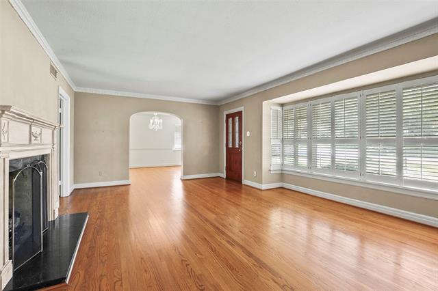Foto del edificio - 7204 Meadow Lake Ave