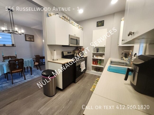 Building Photo - 556 Russellwood Ave