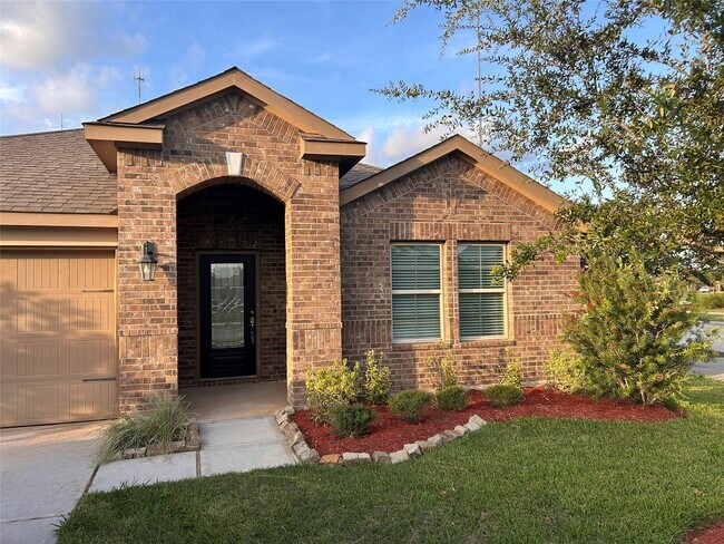 Building Photo - 1402 Central Heights Dr
