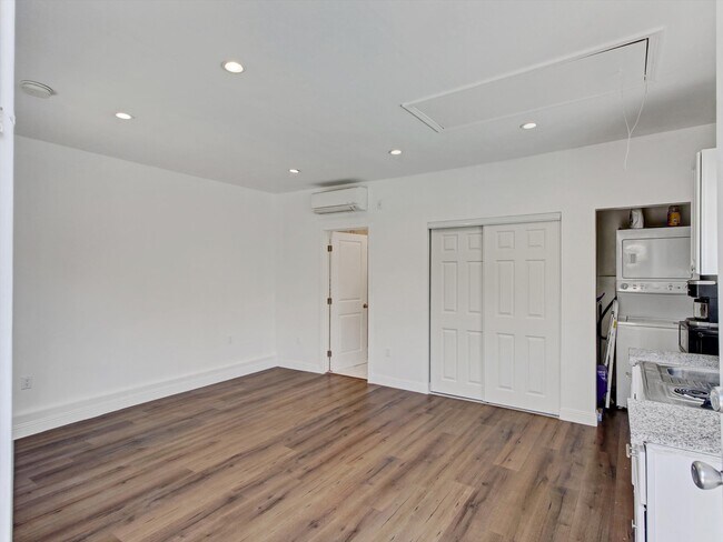 Foto del edificio - 8956 Kramerwood Pl