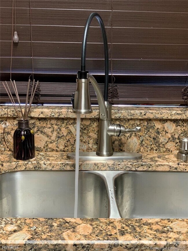 Foto del edificio - 2 br, 2 bath Duplex - 1335 N Andrews Ave