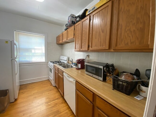Building Photo - 736 Reba Pl