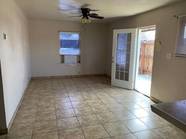 Building Photo - 3 Bedroom home available in Exeter!