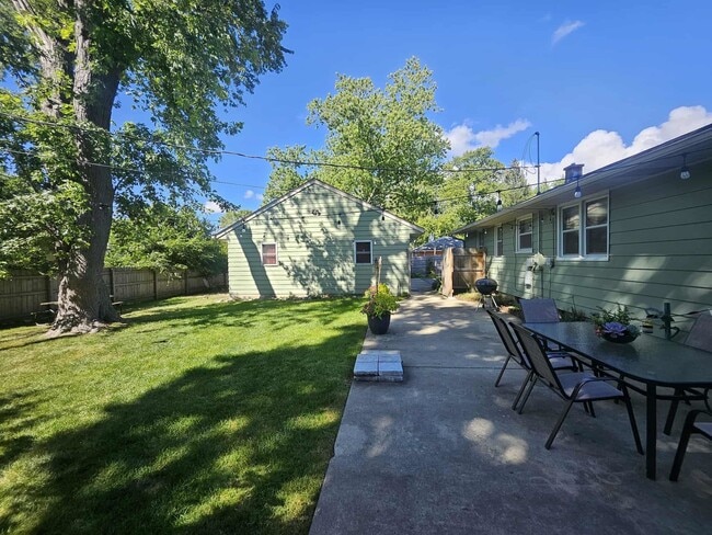 Building Photo - 10389 W Crissy Ave
