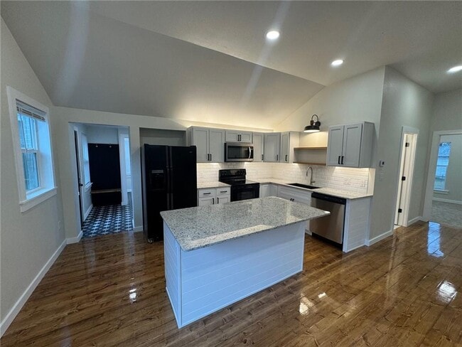 Building Photo - 716 N Madison St