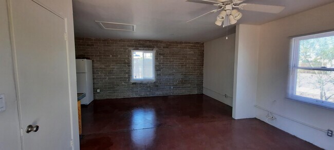Building Photo - 1401 E Hubbell St