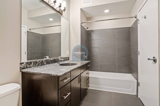 Building Photo - 140 N Desplaines St