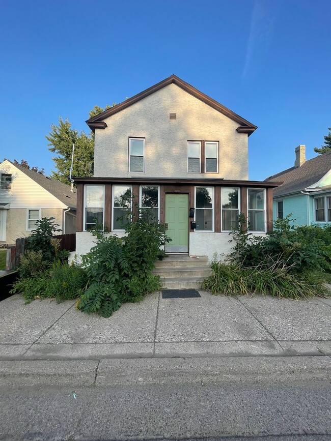 Building Photo - Updated Northeast Duplex!