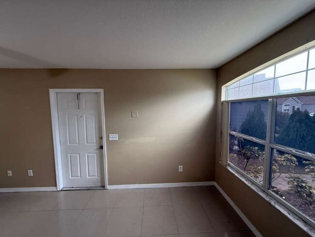 Building Photo - 709 Orchid Dr