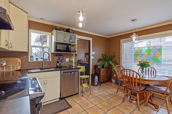 Building Photo - 46346 Margaret Ave