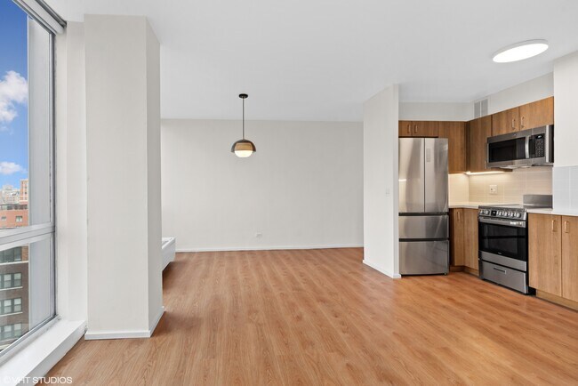 Foto del edificio - 2400 N Lakeview Ave
