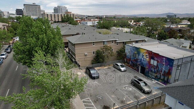Building Photo - 778 Forest St