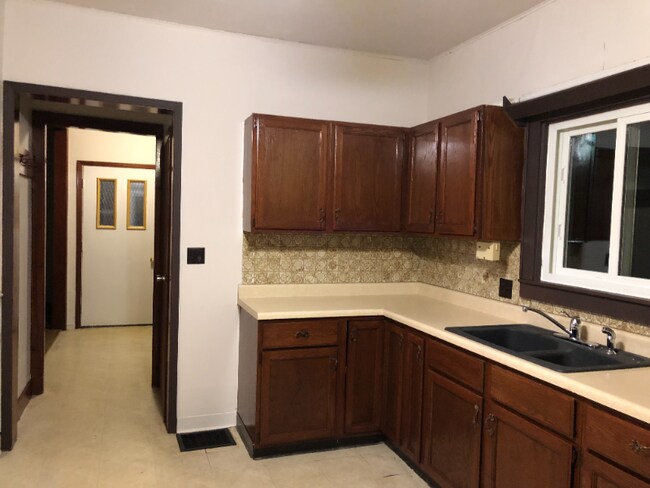 Building Photo - 3110 Roosevelt Rd