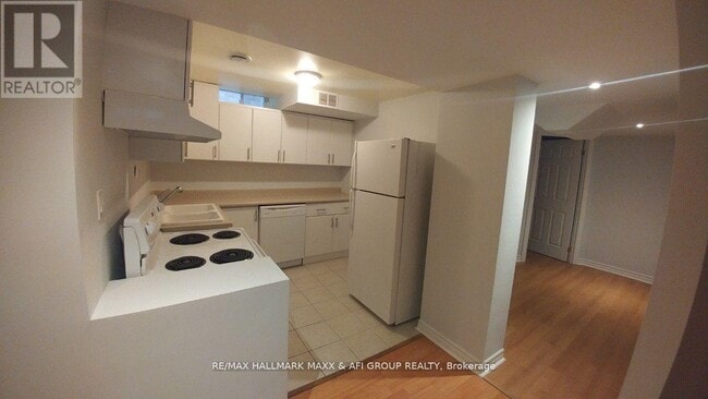 Building Photo - 460 Menczel Crescent