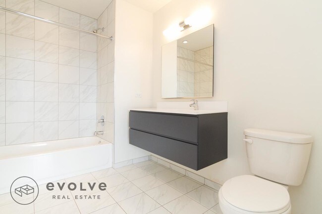 Foto del edificio - 805 N LaSalle Dr