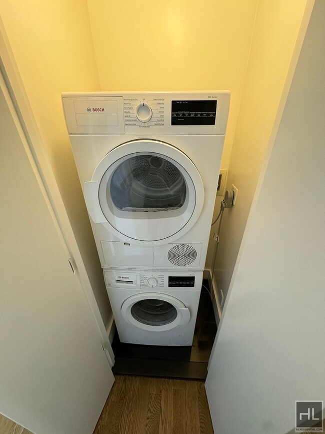 Foto del edificio - AMAZING ONE BEDROOM APARTMENT!! AMAZING DE...