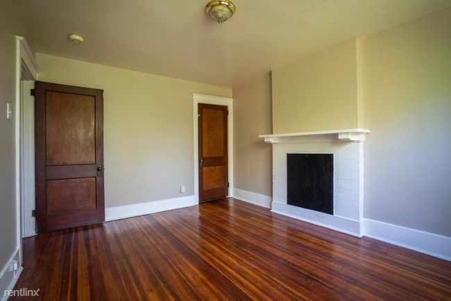 Foto del edificio - 3 br, 1 bath Townhome - 200 Laurel Ave