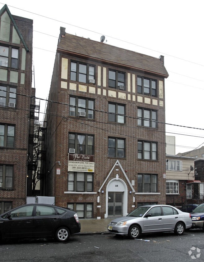 Foto del edificio - 118 Corbin Ave