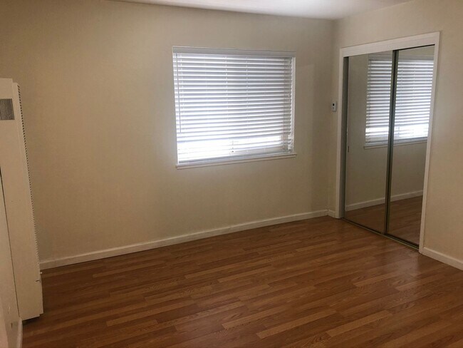 Foto del edificio - Updated 2 Bedroom/1 Bath in the Haight**Laundry**Stainless**Hardwood**Open Sat/Sun**