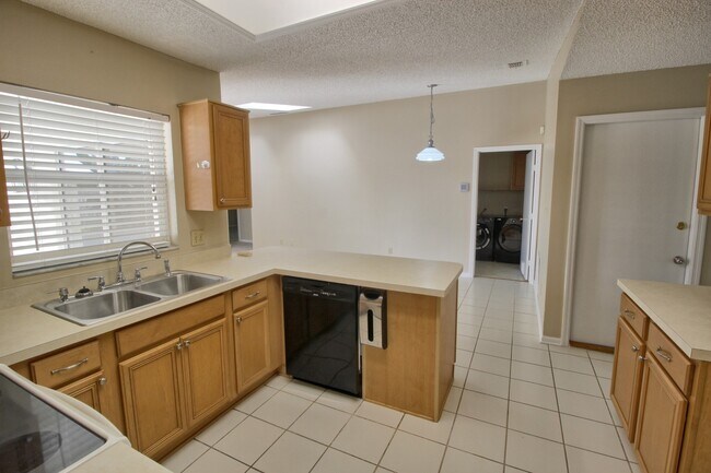 Building Photo - 3832 Ocita Dr