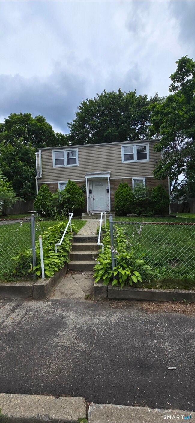 Building Photo - 238 Moran St