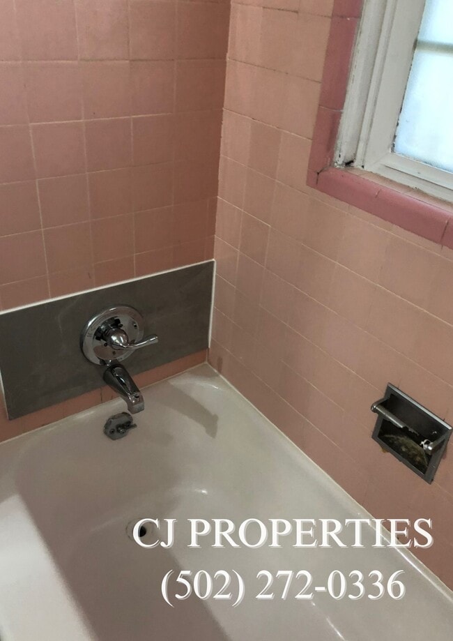 Building Photo - 697 S 44th St