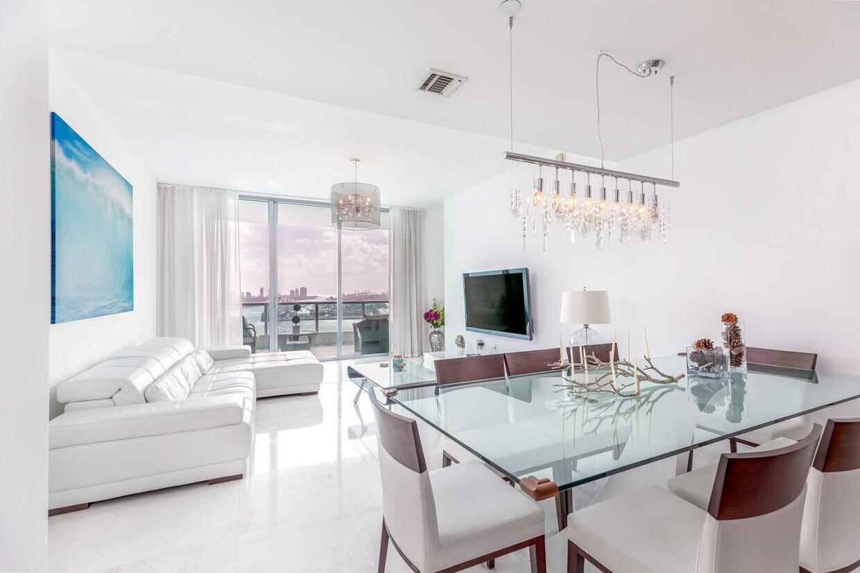 Primary Photo - 900 Biscayne Blvd