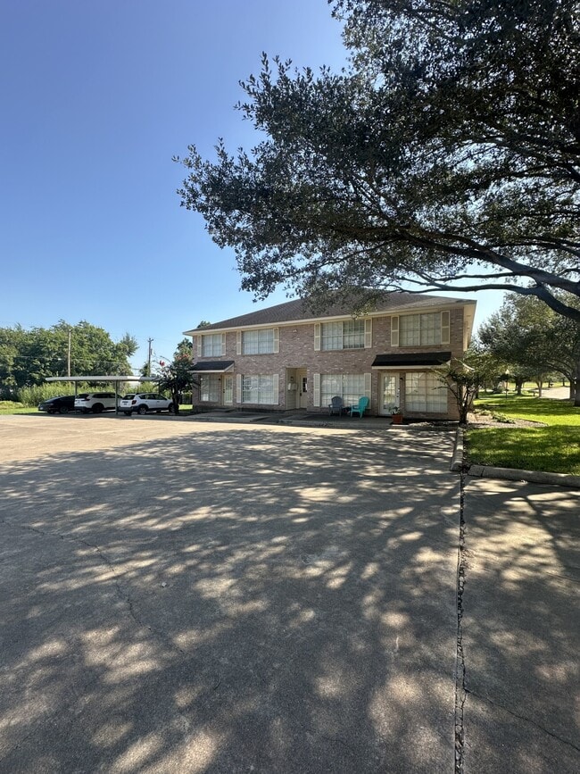 Building Photo - 347 Stone Hill Dr