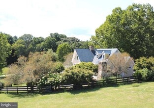Building Photo - 9078 Knoll Run Ln