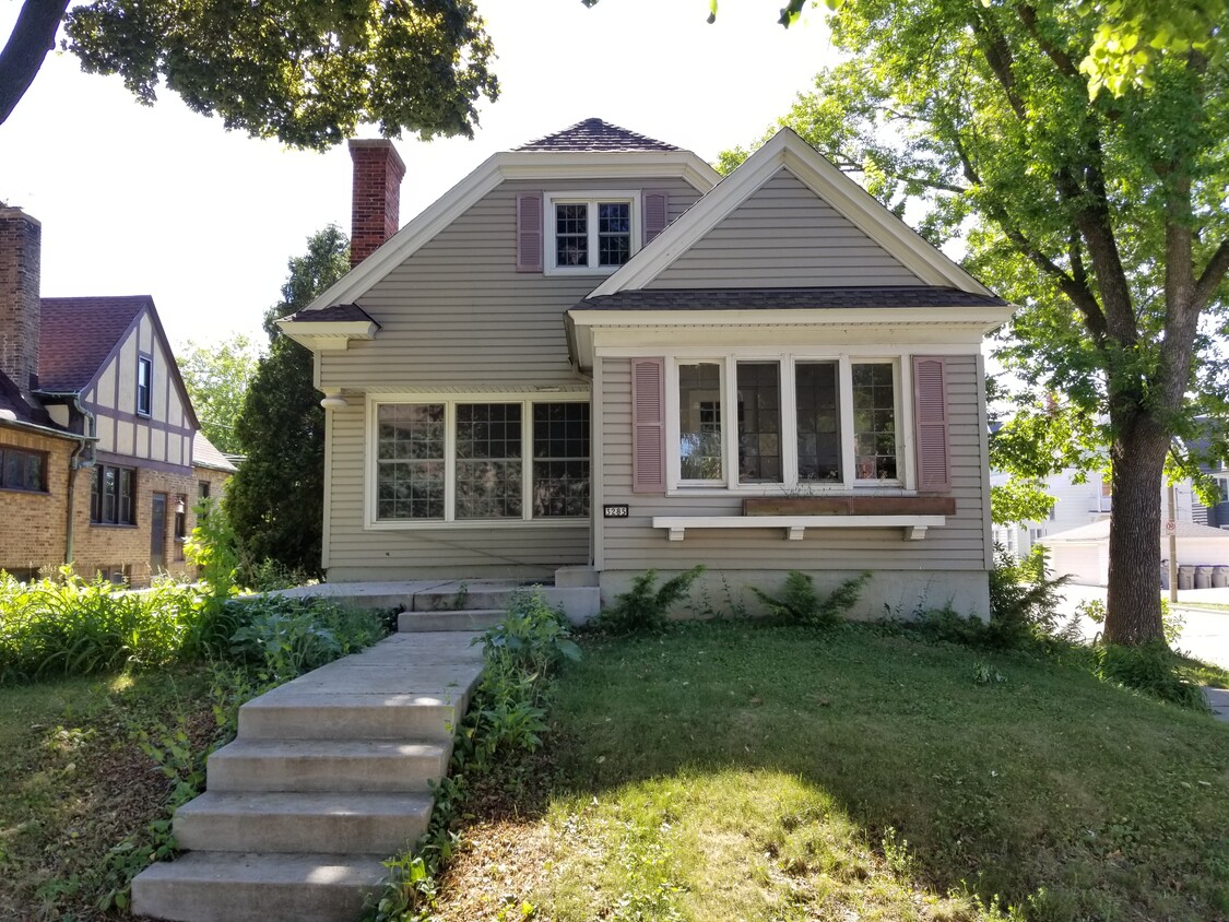 Front of house with enclosed porch - 3285 N Cramer St