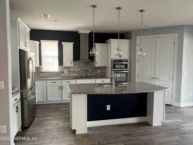 Building Photo - 538 Los Caminos Street
