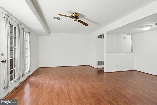 Foto del edificio - 503 Barrington Ct